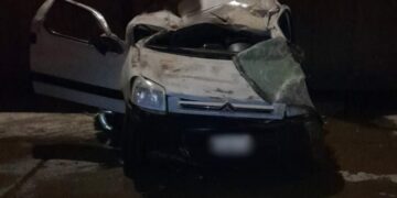 Una conductora perdió el control y terminó en el desagüe de la Circunvalación