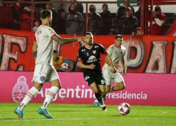 Instituto igualó ante Argentinos Juniors en La Paternal