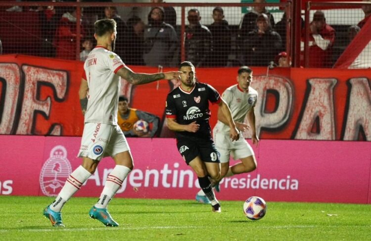 Instituto igualó ante Argentinos Juniors en La Paternal