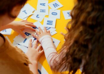 Dos hermanos buscan familia a través de una convocatoria para interesados en adoptarlos