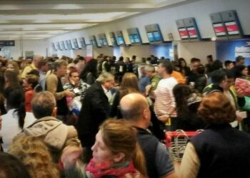 Unos 20 vuelos demorados y 3.000 pasajeros afectados por un conflicto gremial