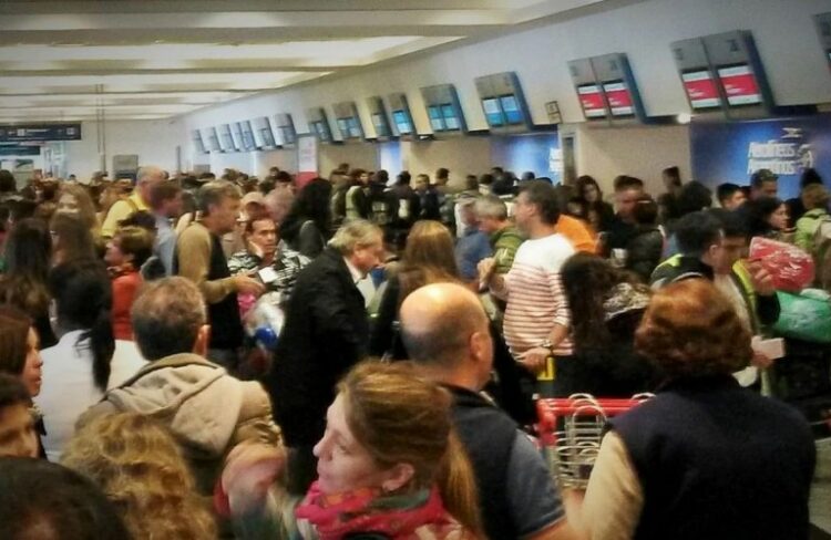 Se levantó la protesta de aeronáuticos y los vuelos comienzan a normalizarse