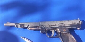 Un estudiante llevó consigo a su escuela un arma de aire comprimido