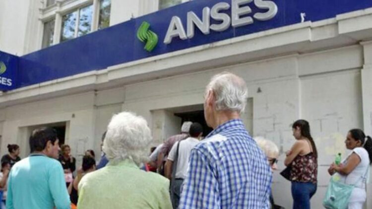 La Anses definió el cronograma de pagos a jubilados que cobran la mínima