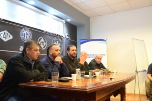Aoita logró un aumento salarial del 85% para el período marzo-octubre Aoita logró un aumento salarial del 85% para el período marzo-octubre