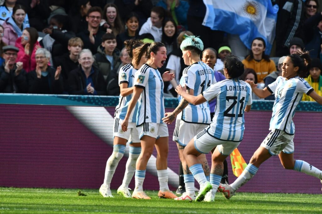 Argentina lo remontó, igualó ante Sudáfrica y mantiene las chances de clasificación