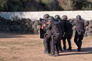 Policías de Córdoba comenzaron a capacitarse en el uso de armas no letales