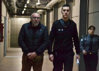 Revocan prisión domiciliaria al humorista Cacho Garay y lo trasladan a la cárcel