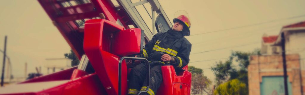 Dos niños, un anciano y un gato fueron asistidos tras desatarse un incendio en una vivienda