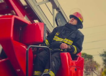 Dos niños, un anciano y un gato fueron asistidos tras desatarse un incendio en una vivienda