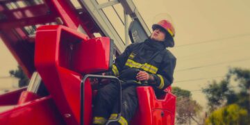 Dos niños, un anciano y un gato fueron asistidos tras desatarse un incendio en una vivienda