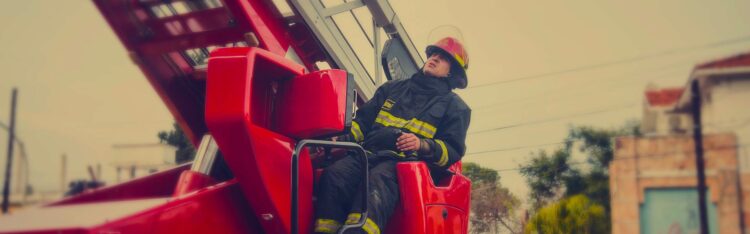 Dos niños, un anciano y un gato fueron asistidos tras desatarse un incendio en una vivienda