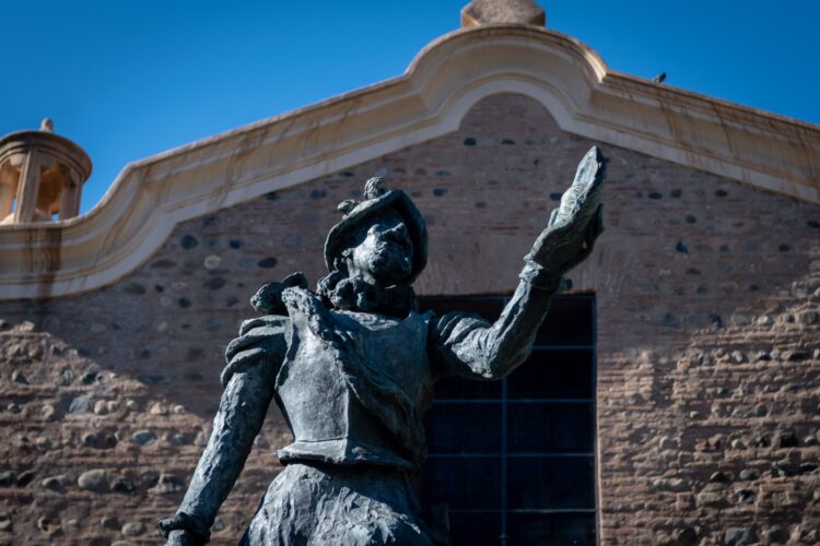 El monumento restaurado a Jerónimo Luis de Cabrera, el fundador de la ciudad.