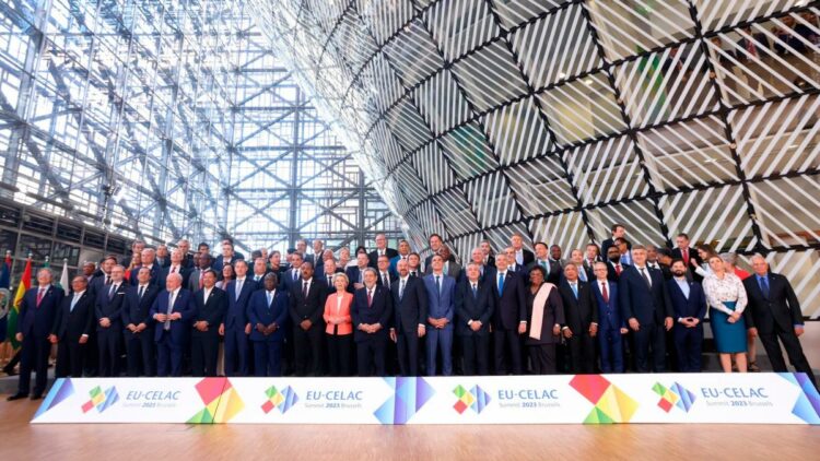 Los funcionarios de los 60 países de la Celac y la UE reunidos en Bruselas.