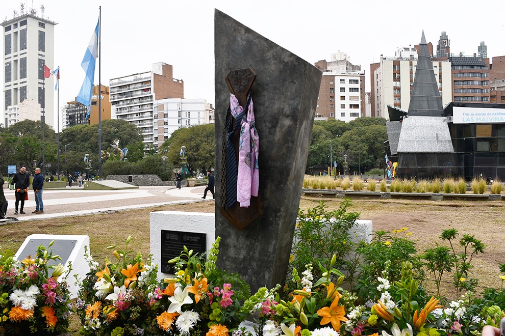 Homenaje por el 47° aniversario de la “Noche de las corbatas”