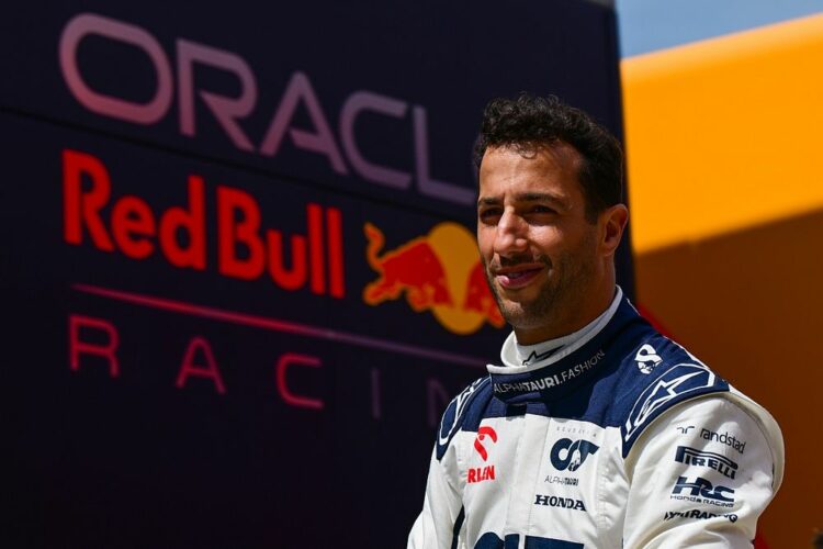 Ricciardo vuelve a las pistas