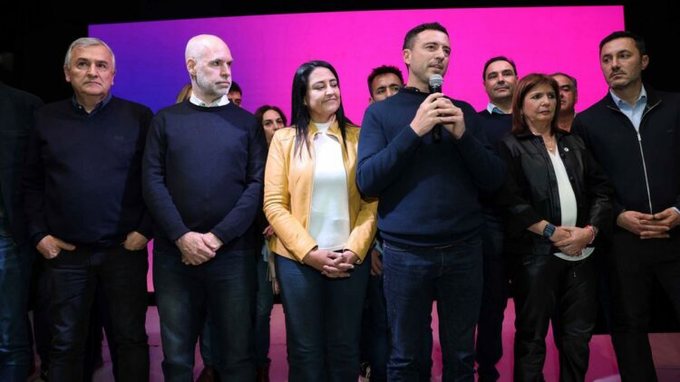 Los dirigentes nacionales de JxC acompañaron a De Loredo en el escenario.