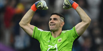 La Fifa oficializó la regla «Anti Dibu Martínez» con restricciones para los arqueros en los penales