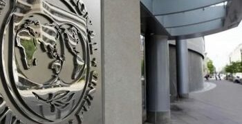 Según el FMI, el Gobierno argentino agrupó tres pagos próximos a vencerse y los postergó para fin de mes