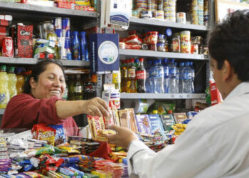 9 de cada 10 hogares financiaron comida con tarjeta