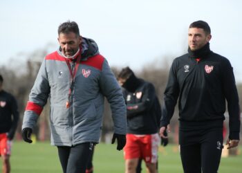 Dabove: “Martínez es uno de los mejores delanteros del país”