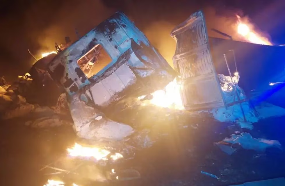 Un triple choque entre camiones resultó en la trágica muerte de un conductor