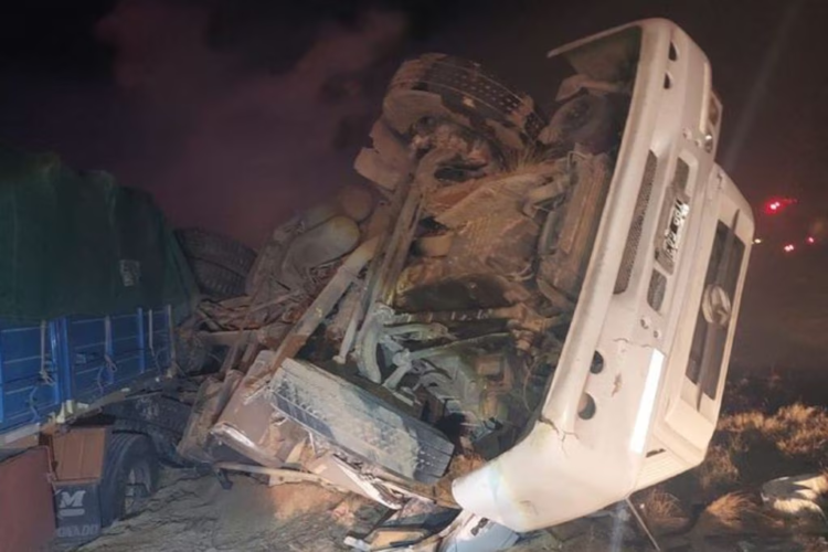 Un triple choque entre camiones resultó en la trágica muerte de un conductor