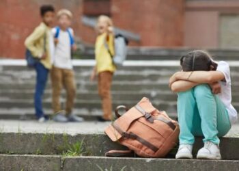 Deberán pagar una indemnización millonaria a una alumna víctima de bullying