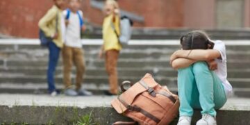 Deberán pagar una indemnización millonaria a una alumna víctima de bullying