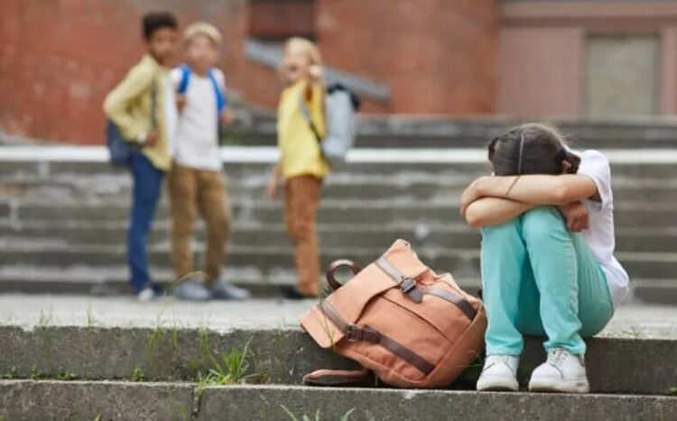 Deberán pagar una indemnización millonaria a una alumna víctima de bullying
