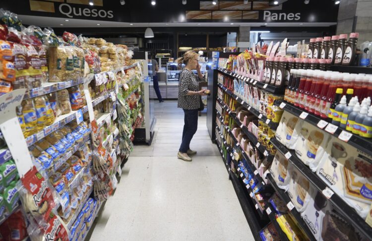 En octubre, una familia necesitó más de $ 400.000 solo para alimentarse