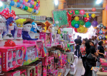 Firman un convenio para descuentos exclusivos en juguetes por el Día de las Infancias