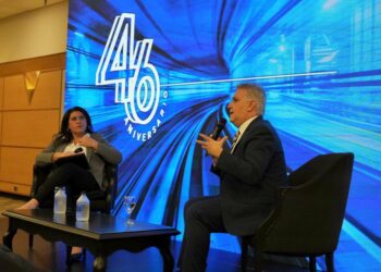 Llaryora pidió que al país «no lo sigan gobernando los porteños»