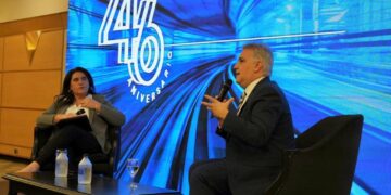 Llaryora pidió que al país «no lo sigan gobernando los porteños»