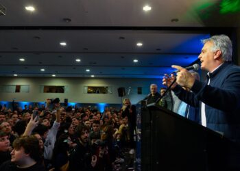 Llaryora despliega un nuevo liderazgo con proyección nacional