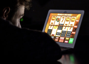 Casinos en línea: alertan que el exceso de estas publicidades genera casos de ludopatía