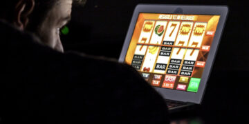 Casinos en línea: alertan que el exceso de estas publicidades genera casos de ludopatía