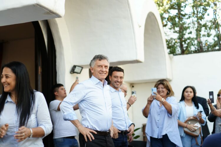 El ex presidente Macri salió a pedir el voto para De Loredo