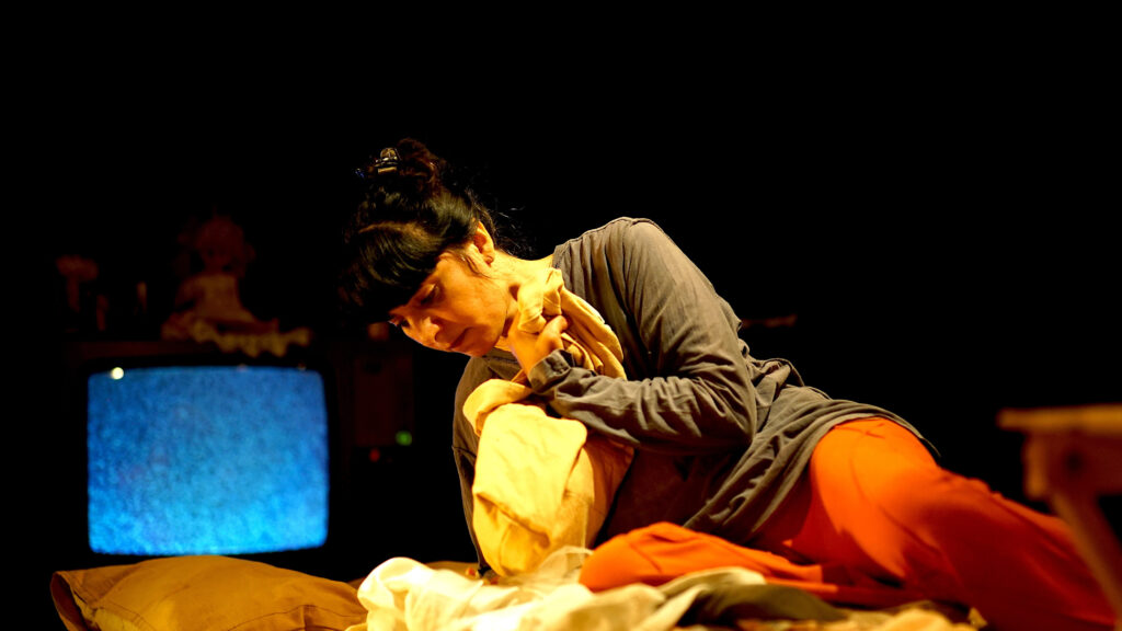 Un documental ficcional inspirado en "La Mujercita Vestida de Gris"