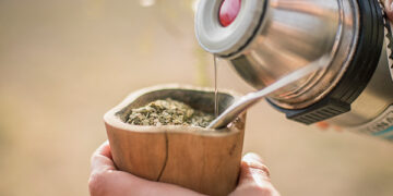 Científicos cordobeses destacan los beneficios de tomar mate durante la lactancia