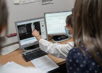 De los 4.169 agentes que pasan a planta, el 70% es del área Salud