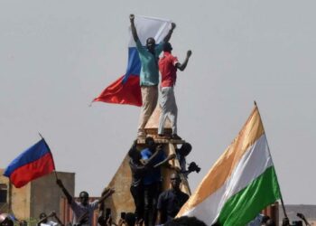 Francia amenaza a militares