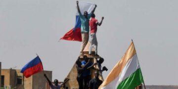 Francia amenaza a militares