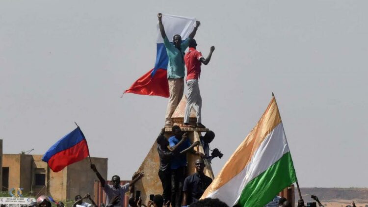 Francia amenaza a militares