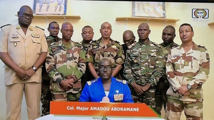 Militares derrocaron al presidente de Níger