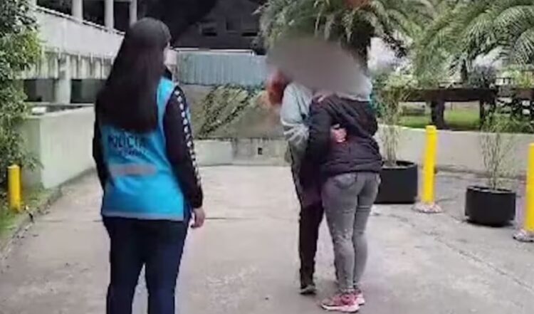 Detuvieron a un hombre por amenazar a una niña de 13 años para que conviva con él y sea su pareja