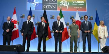 La OTAN afianza su vínculo con Kiev y el G7 le promete armas