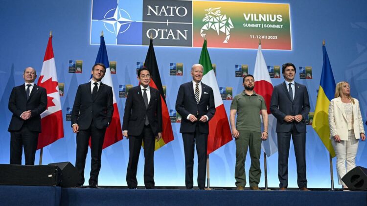 La OTAN afianza su vínculo con Kiev y el G7 le promete armas