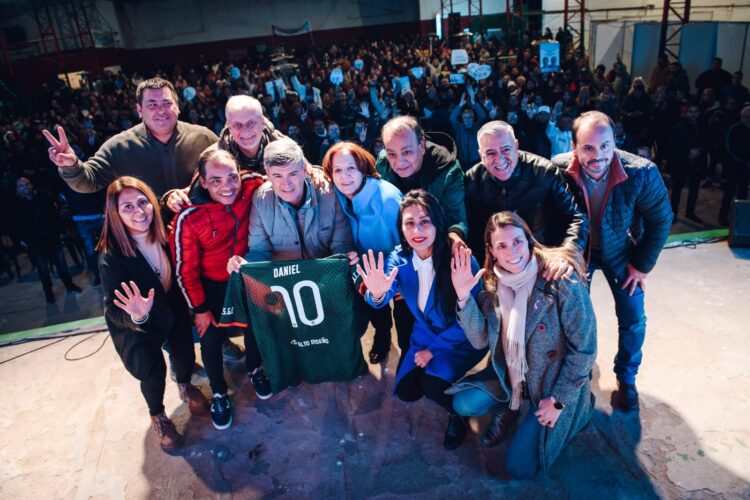 Campana, Passerini y Vigo compartieron ayer un acto en la seccional 14.