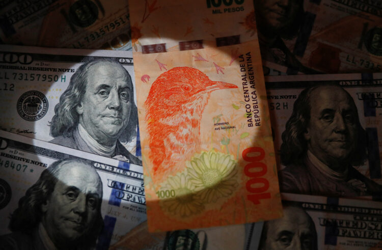 El FMI consideró complicada la dolarización porque "no sustituye a una política fiscal sostenible"